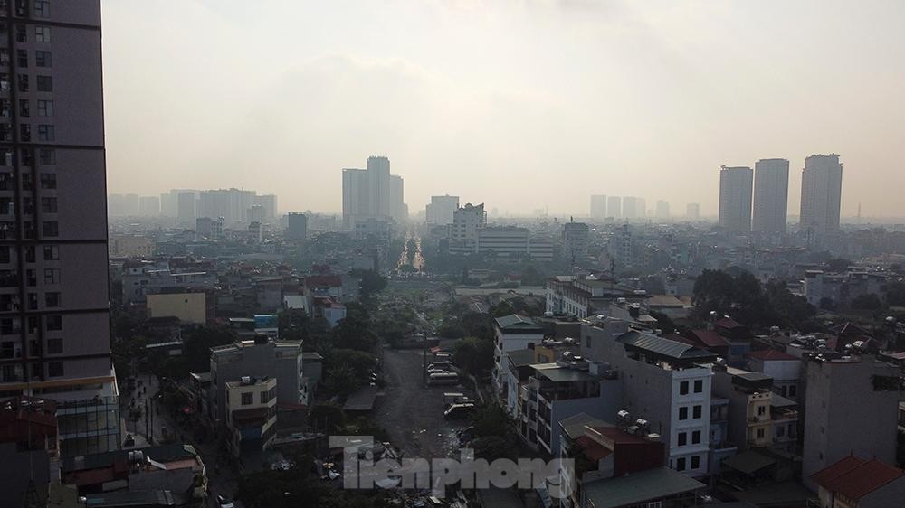 Không khí nhiều nơi ở Hà Nội ô nhiễm nặng - Ảnh 1.