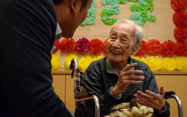 Cụ ông cao tuổi nhất Nhật Bản qua đời ở tuổi 112 - Ảnh 1.