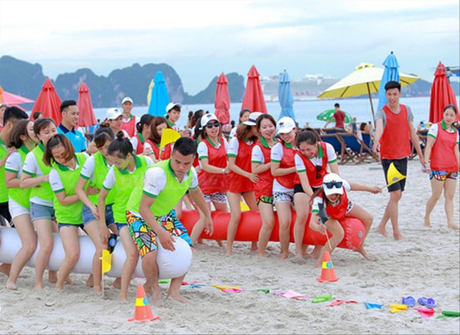 Từ vụ cởi đồ chơi team building: Lệch chuẩn, hậu quả do coi nhẹ giáo dục đạo đức - Ảnh 3.