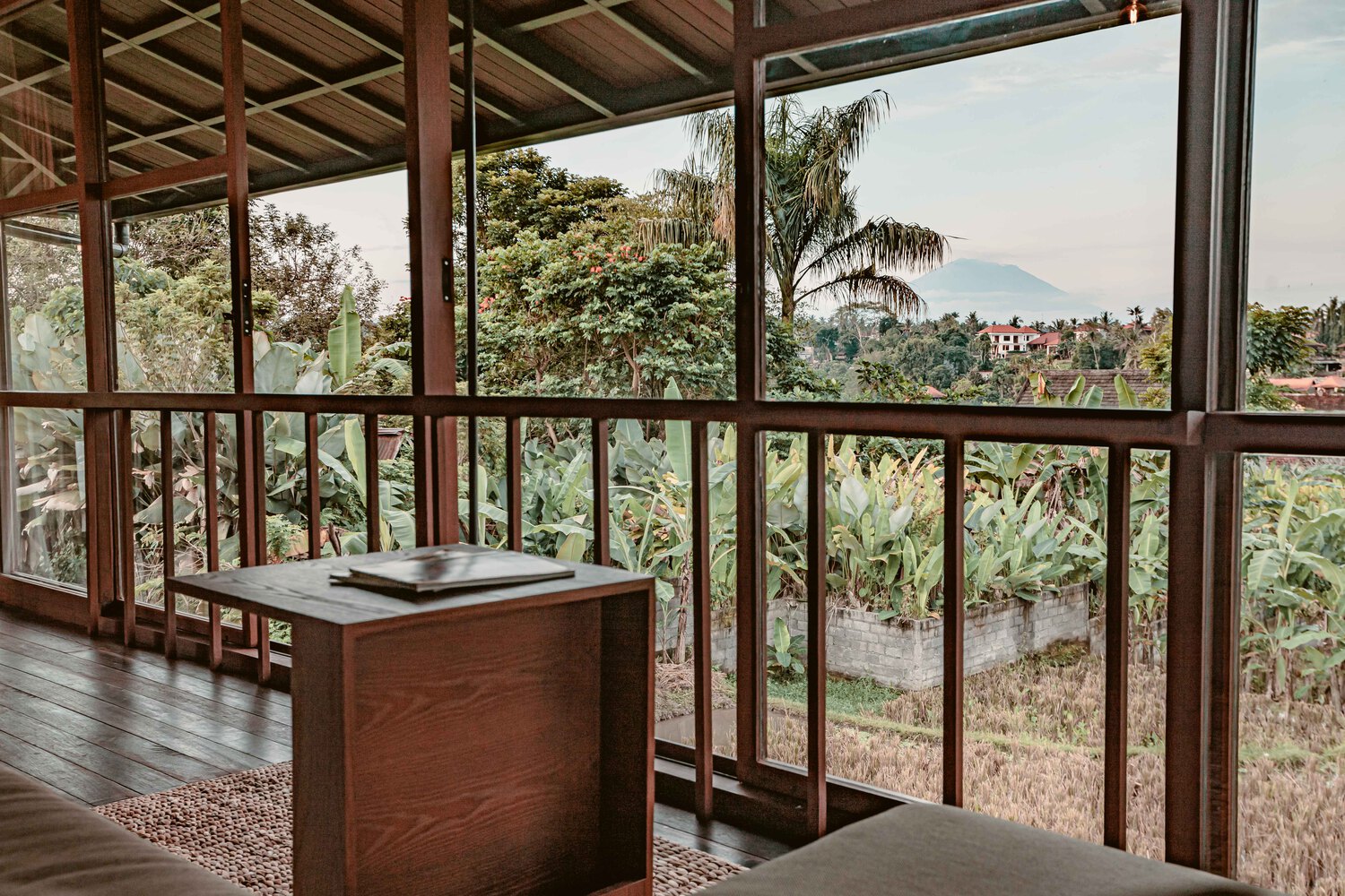 Ngôi nhà gỗ hình cái cây độc đáo ở Bali, nằm lọt thỏm giữa khu vườn nhiệt đới đầy bình yên - Ảnh 9.