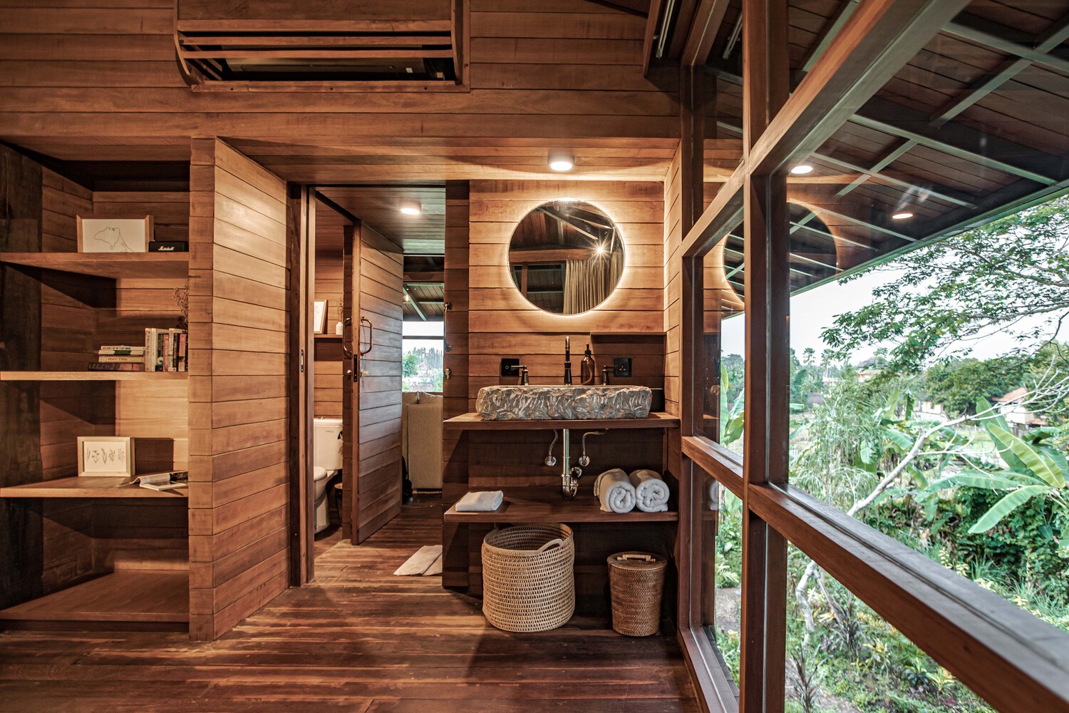 Ngôi nhà gỗ hình cái cây độc đáo ở Bali, nằm lọt thỏm giữa khu vườn nhiệt đới đầy bình yên - Ảnh 6.