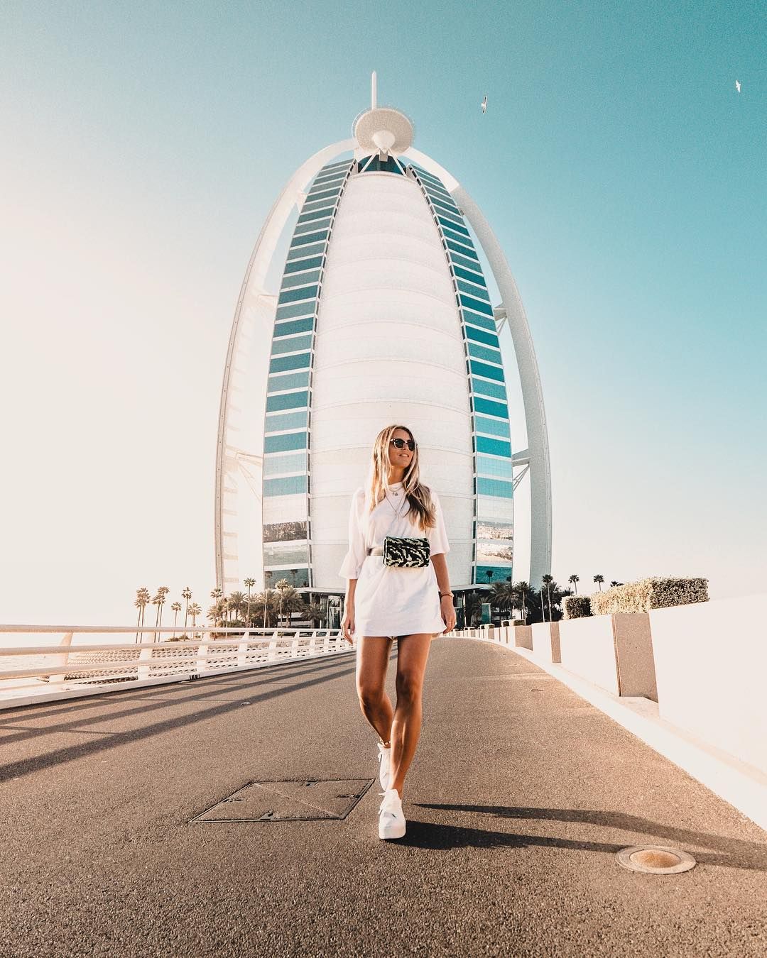 Có gì bên trong &quot;khách sạn 7 sao duy nhất trên thế giới&quot; xa hoa bậc nhất Dubai? - Ảnh 2.