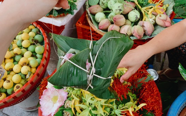 Hàng hoa gói có tuổi đời hơn 70 năm tại Hà Nội - Ảnh 8. Hàng hoa gói có tuổi đời hơn 70 năm tại Hà Nội - Ảnh 8.