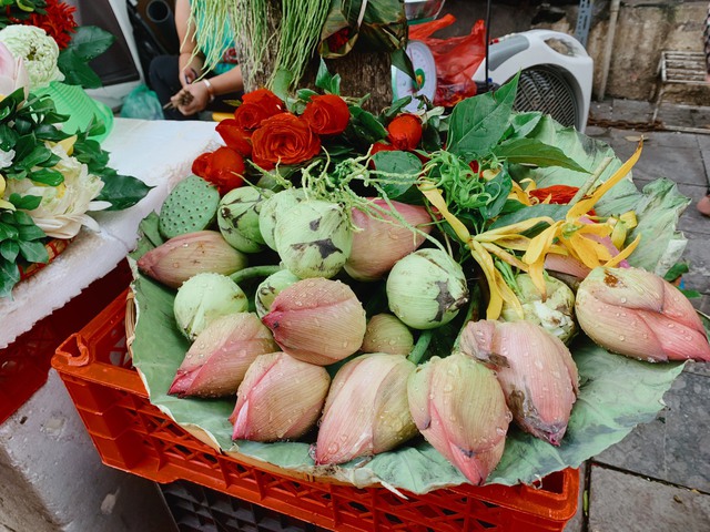 Hàng hoa gói có tuổi đời hơn 70 năm tại Hà Nội - Ảnh 4. Hàng hoa gói có tuổi đời hơn 70 năm tại Hà Nội - Ảnh 4.