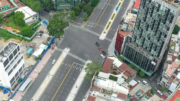  Toàn cảnh đường Lê Lợi ở TP.HCM nhộn nhịp xe cộ, tấp nập du khách đi bộ sau 8 năm bị rào chắn - Ảnh 8.