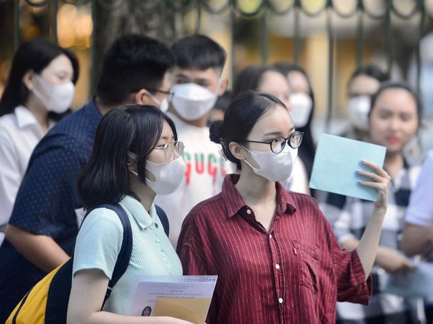 Toàn cảnh điểm chuẩn đại học 2022: Hàng loạt ngành khối C00 chạm mốc gần 30 điểm, Y - Dược giảm nhiều nhất trong vòng 3 năm - Ảnh 1.