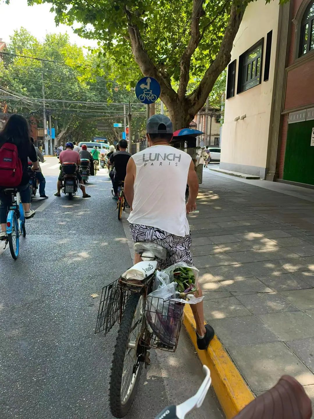 Trung Quốc: Sống giữa đại dịch, &quot;chơi&quot; xe đạp trở thành xu thế ở thành phố hiện đại - Ảnh 9.