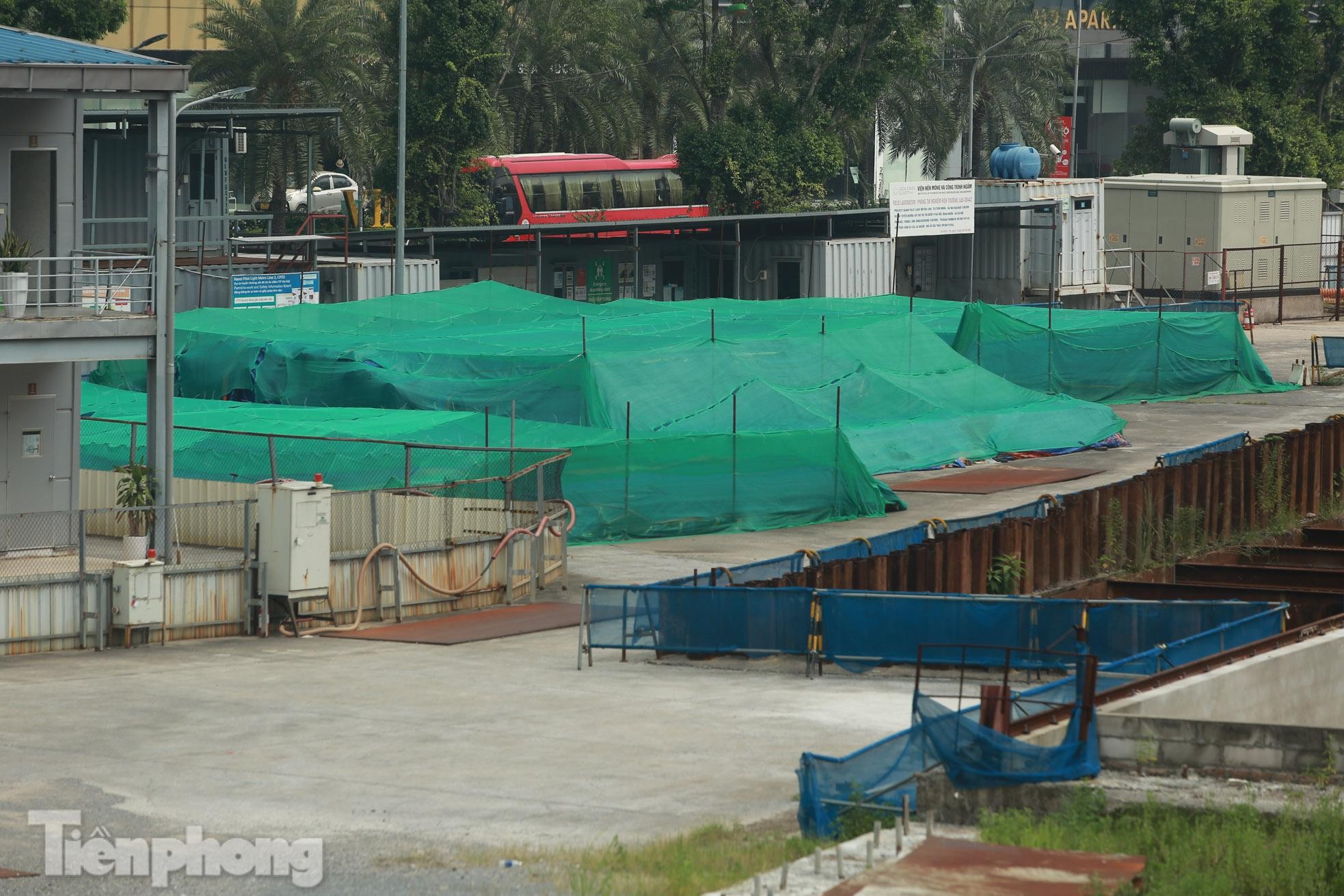 Cỏ mọc um tùm trên công trường metro Nhổn - ga Hà Nội chậm tiến độ - Ảnh 13.