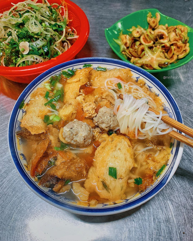 Giới trẻ rủ nhau ăn sập Nam Định, toàn những đặc sản trứ danh giá rẻ bất ngờ - Ảnh 5. Giới trẻ rủ nhau ăn sập Nam Định, toàn những đặc sản trứ danh giá rẻ bất ngờ - Ảnh 5.