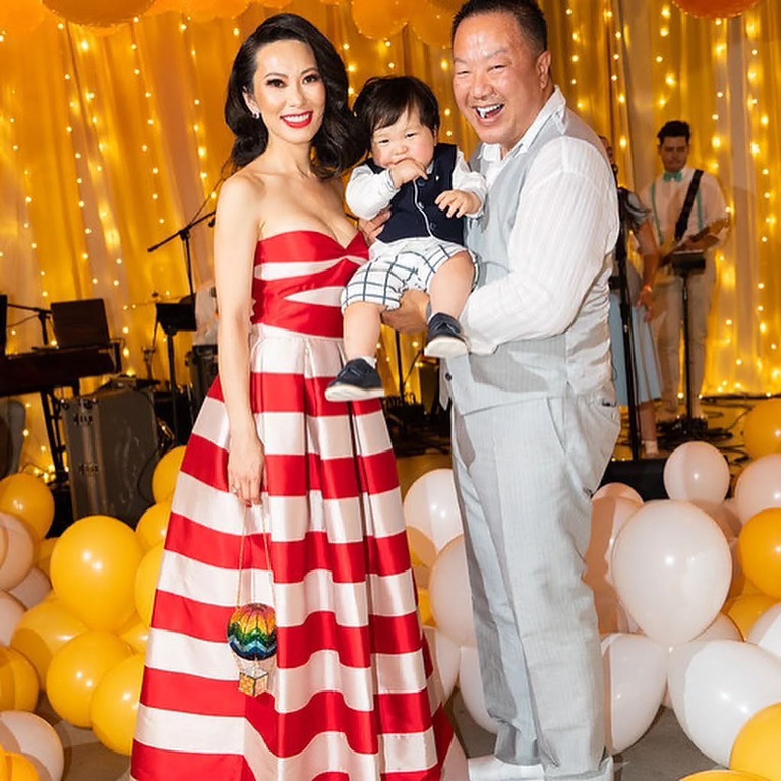 Gia đình siêu giàu châu Á tổ chức tiệc xa hoa, độc lạ không thua giới tinh hoa nước Mỹ - Ảnh 6.
