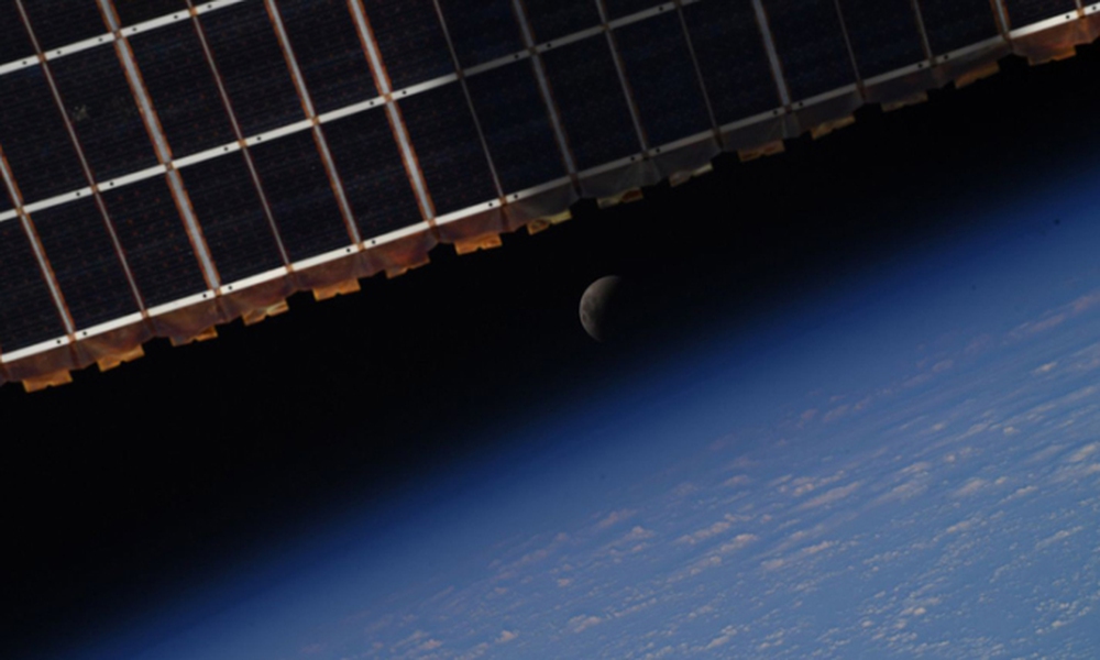 Cách xa 400 km, phi hành gia trên trạm ISS gửi về 1 ảnh lạ: Vì sao nhiều người sửng sốt? - Ảnh 2.