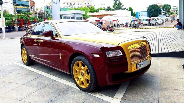 Thông tin tiền cọc đấu giá xe Roll- Royce dát vàng của ông Trịnh Văn Quyết - Ảnh 1.