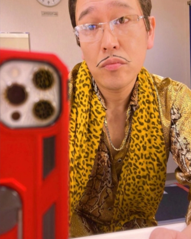  Sau 6 năm làm mưa làm gió với hit Pen Pineapple Apple Pen, nghệ sĩ hài người Nhật bây giờ ra sao? - Ảnh 9.