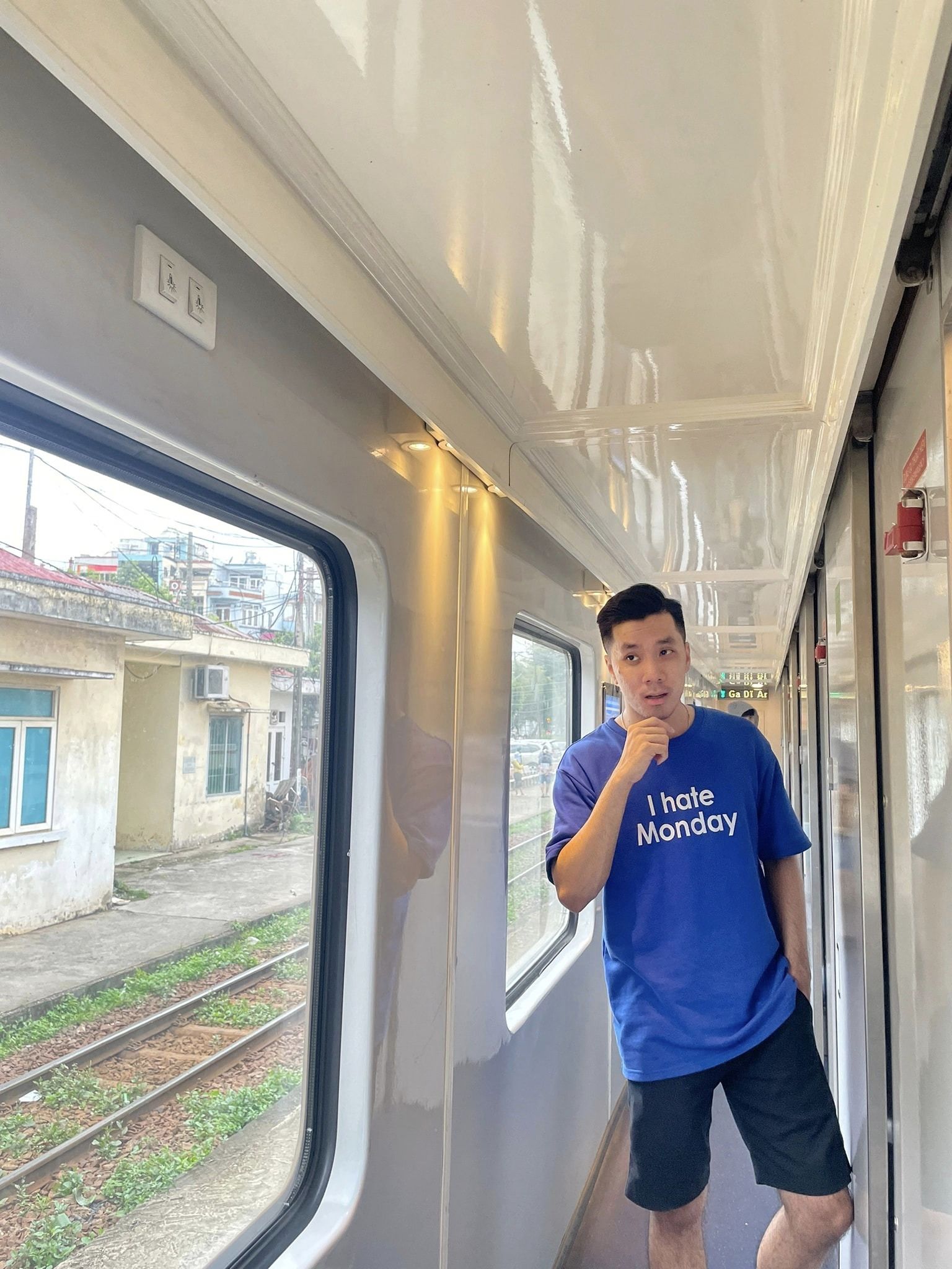 Dân văn phòng thời “kinh tế” - trải nghiệm quầy bar ngay trên vỉa hè vì giá rẻ và vẫn vui - Ảnh 9. Dân văn phòng thời “kinh tế” - trải nghiệm quầy bar ngay trên vỉa hè vì giá rẻ và vẫn vui - Ảnh 9.