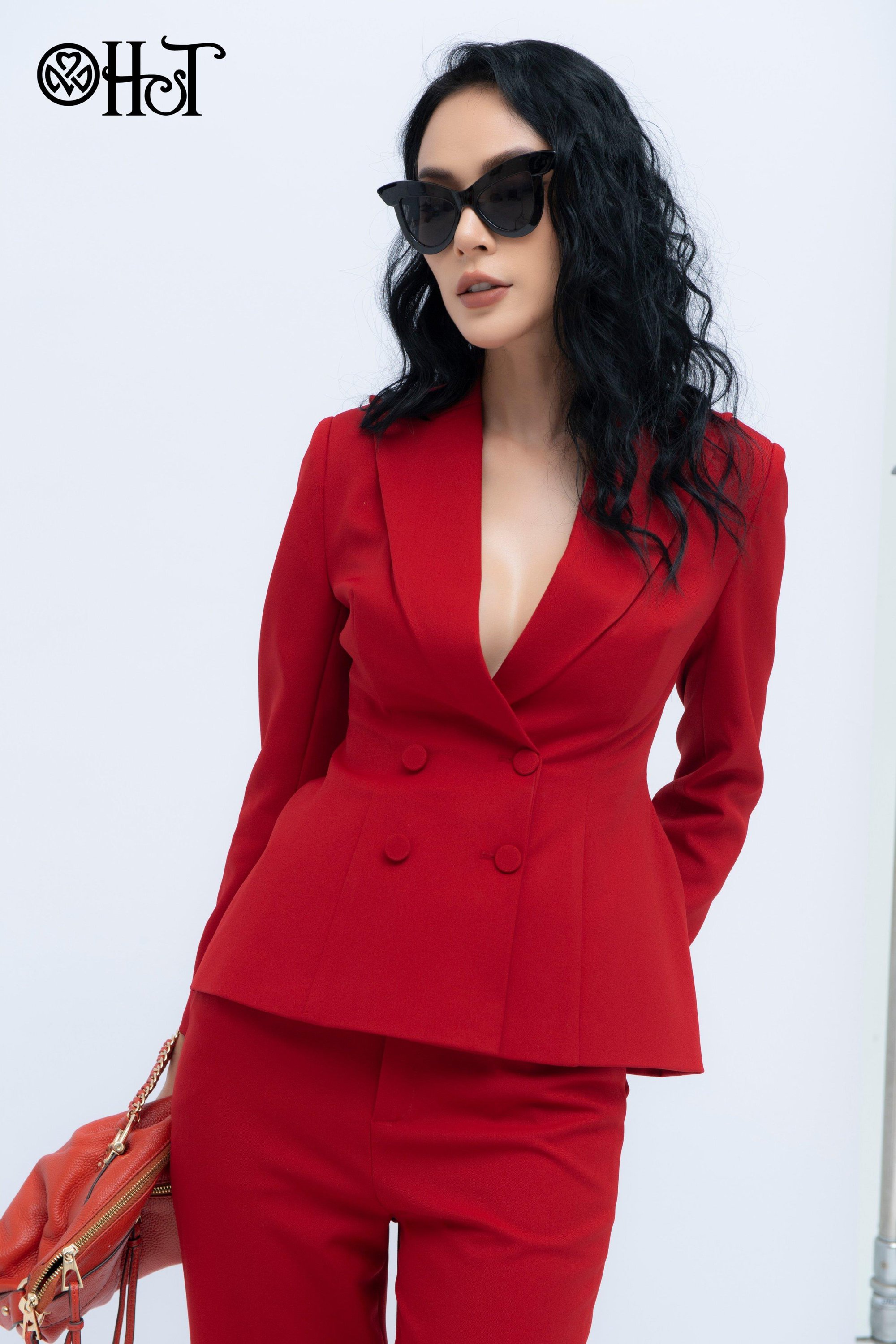 Tinh tế, sang trọng trong các thiết kế blazer mùa thu của H&T fashion - Ảnh 1. Tinh tế, sang trọng trong các thiết kế blazer mùa thu của H&T fashion - Ảnh 1.