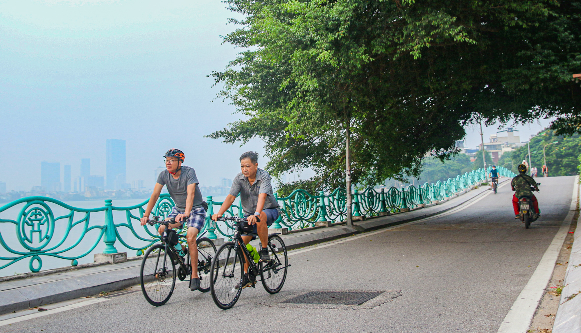 Những con đường lý tưởng dành cho hội mê đạp xe ở Hà Nội khi tiết trời sang thu - Ảnh 3.