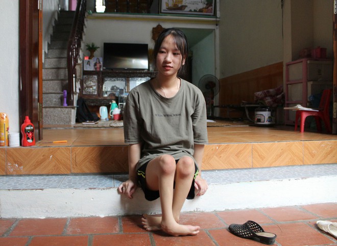 Nữ sinh liệt hai chân 10 năm tìm chữ trên đôi chân của mẹ - Ảnh 8.