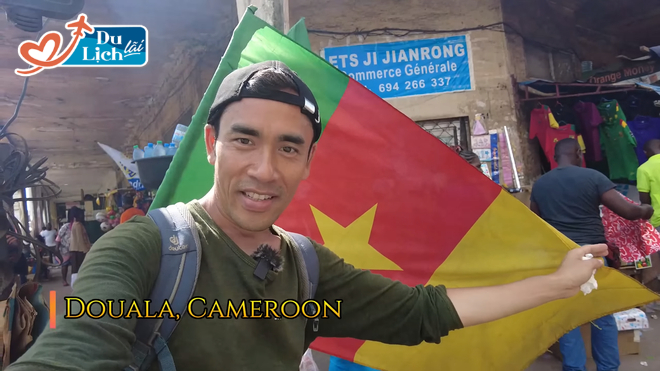 Theo chân chủ kênh Lại Ngứa Chân khám phá thành phố lớn nhất Cameroon - Ảnh 1.