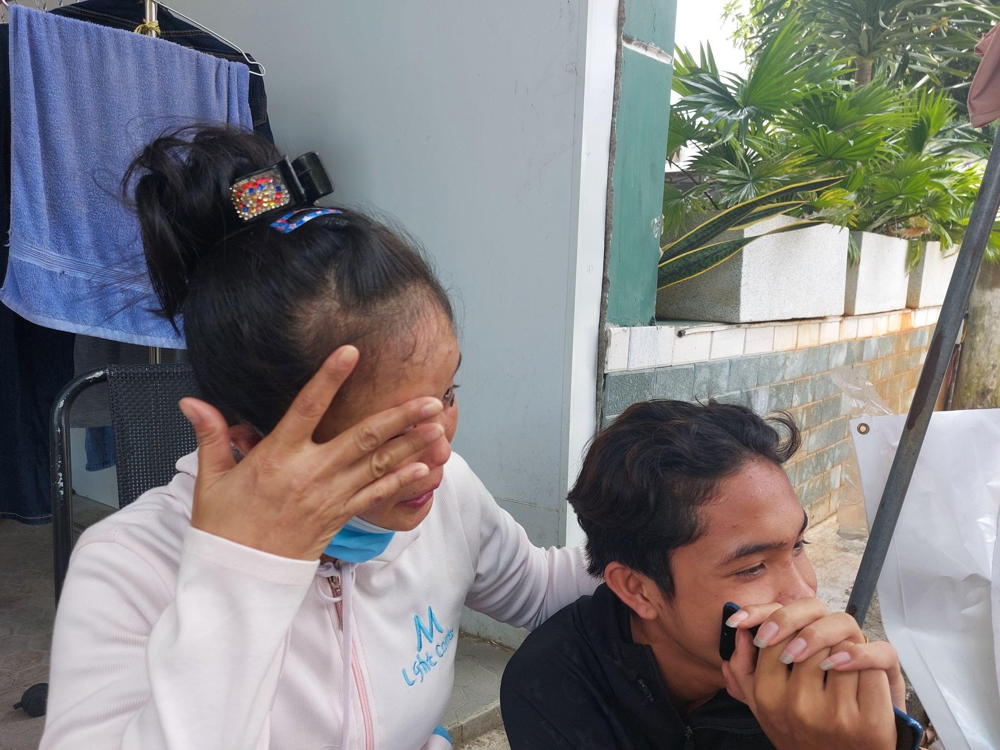 Tan mộng đổi đời ở Campuchia: Nước mắt ngày về - Ảnh 1.