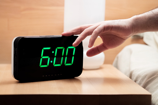 Gần 2/3 CEO thành công nói rằng họ thức dậy lúc 6 giờ sáng hoặc sớm hơn - Ảnh 2.