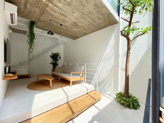 Căn nhà siêu nhỏ 24m2 ở Việt Nam được lên tạp chí Insider của Mỹ, từng lọt top nhà đẹp nhất thế giới - Ảnh 6. Căn nhà siêu nhỏ 24m2 ở Việt Nam được lên tạp chí Insider của Mỹ, từng lọt top nhà đẹp nhất thế giới - Ảnh 6.