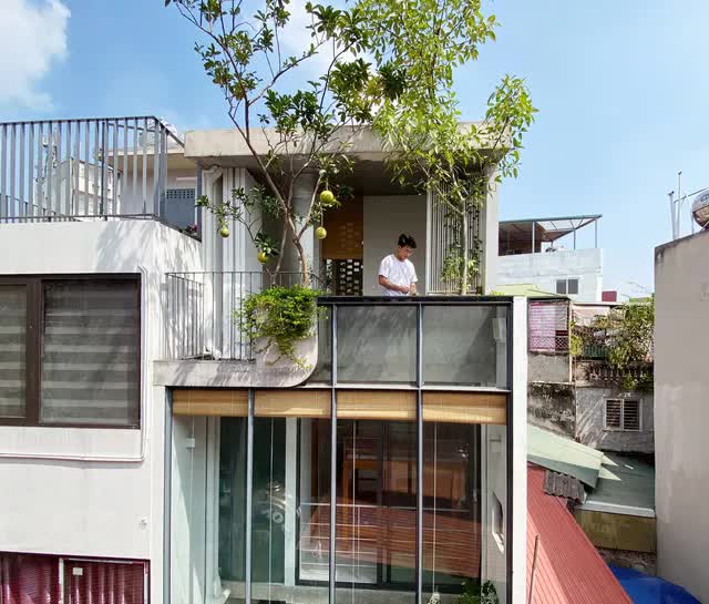 Căn nhà siêu nhỏ 24m2 ở Việt Nam được lên tạp chí Insider của Mỹ, từng lọt top nhà đẹp nhất thế giới - Ảnh 1.