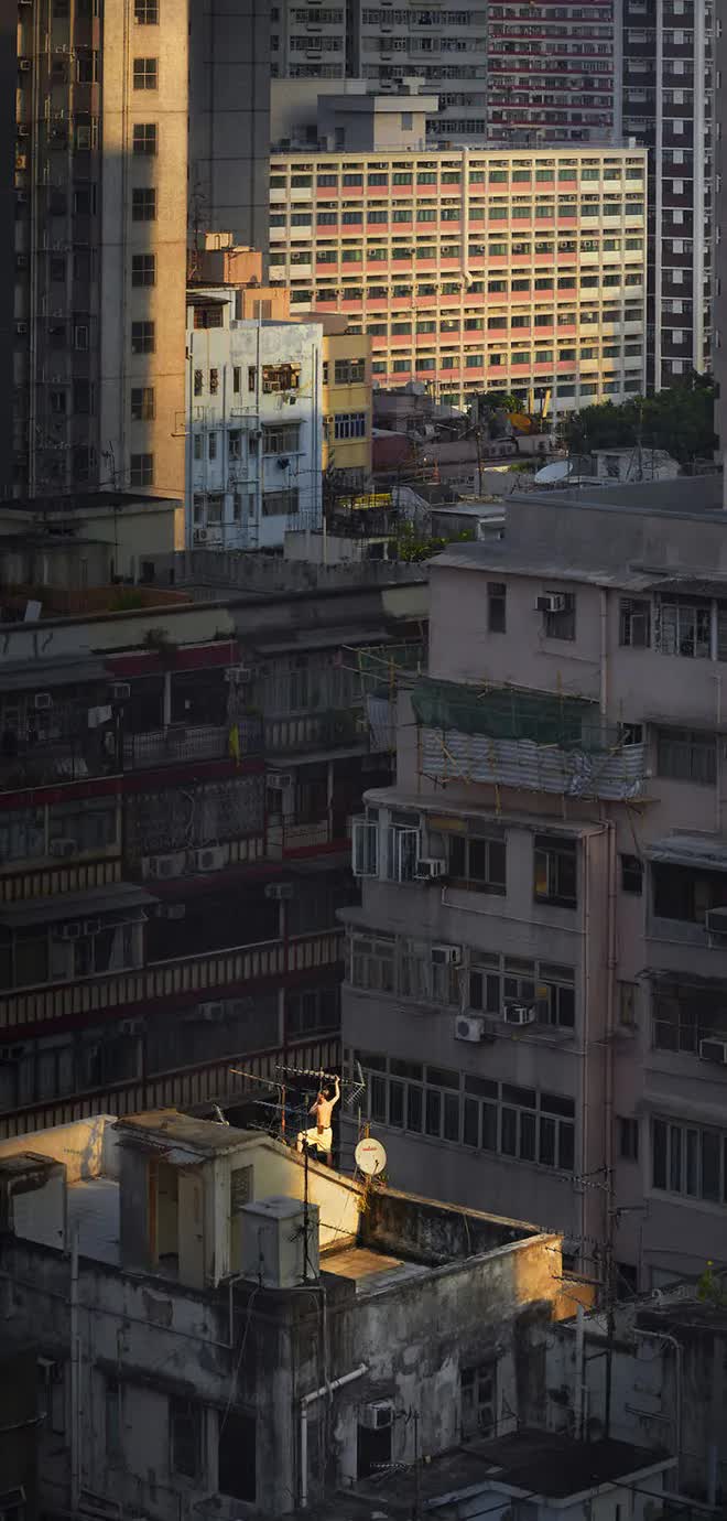 Nhiếp ảnh gia dành 4 năm chụp khung cảnh sân thượng, phản ánh cuộc sống bình dị tại khu dân cư sầm uất bậc nhất châu Á - Ảnh 13.