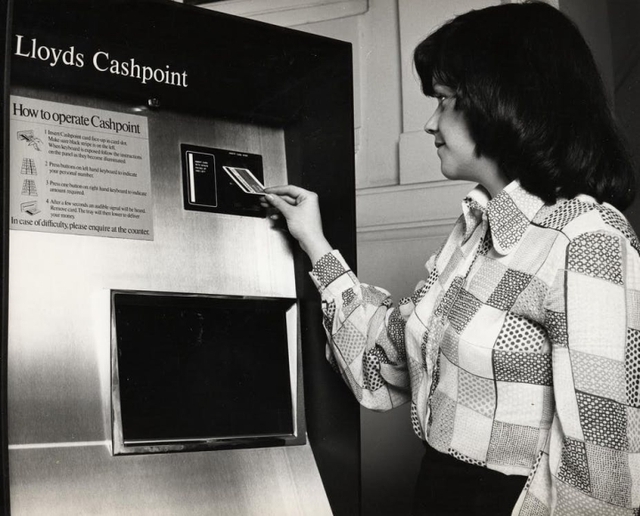 Điều ít biết về tiến sĩ gốc Việt 'thay da đổi thịt' máy ATM, tạo ra cách mạng toàn cầu - Ảnh 2.