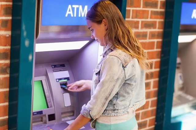 Điều ít biết về tiến sĩ gốc Việt 'thay da đổi thịt' máy ATM, tạo ra cách mạng toàn cầu - Ảnh 3.