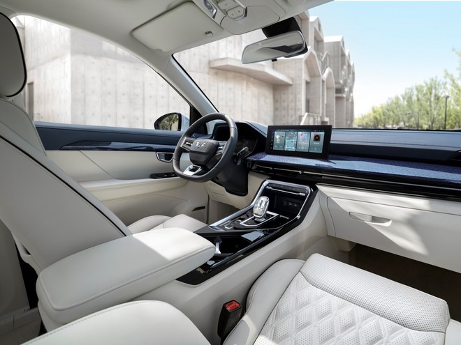 Cận cảnh chiếc SUV 'uống' 4,6 lít xăng/100km, giá chỉ 300 triệu đồng - Ảnh 6.