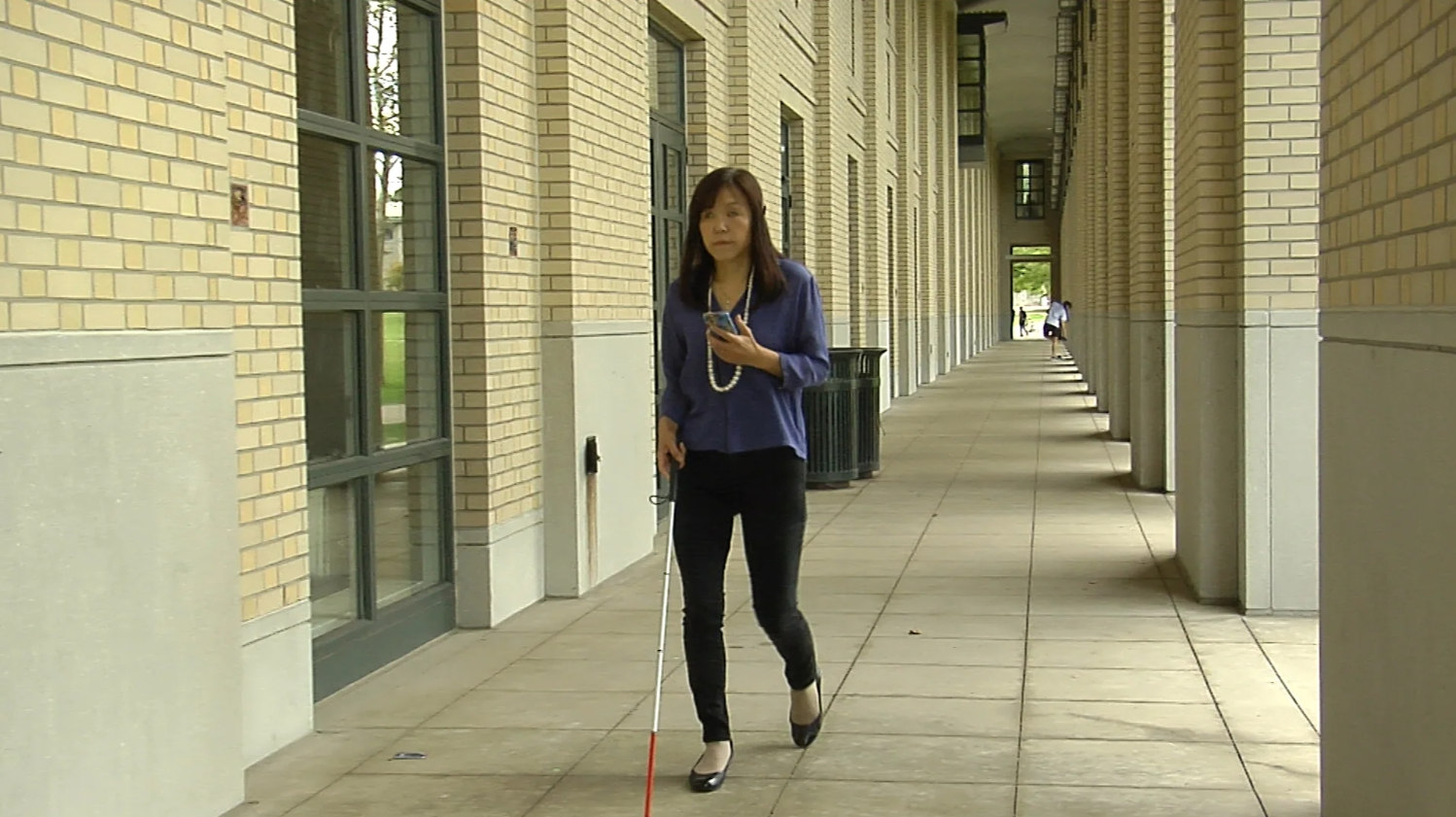 Nữ tiến sĩ khiếm thị Chieko Asakawa giúp người mù có thể nhìn thấy thế giới thật - Ảnh 2.