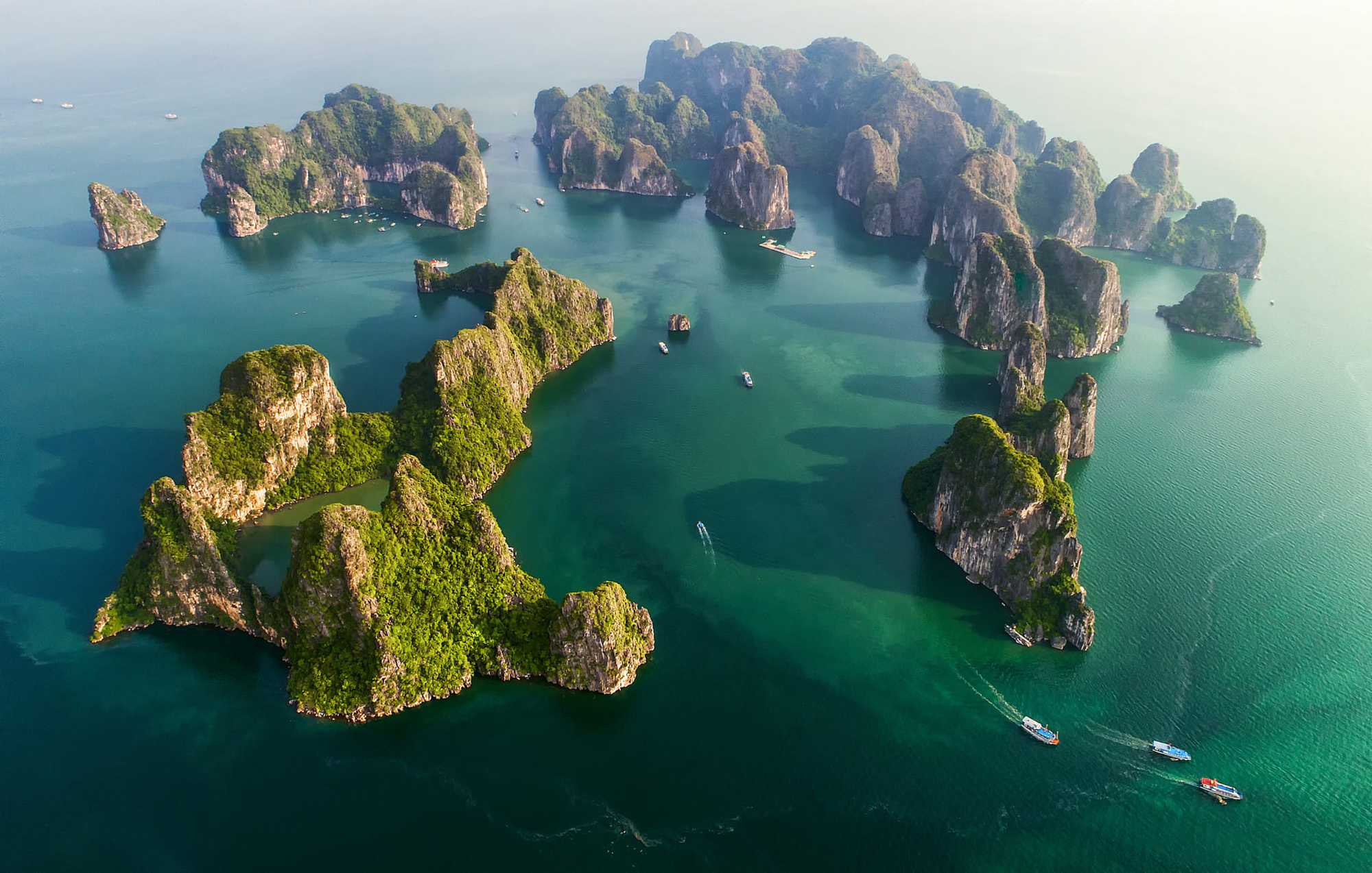halong-bay-one-of-the-most-beautiful-bays-in-the-world-jptraveltime.jpg