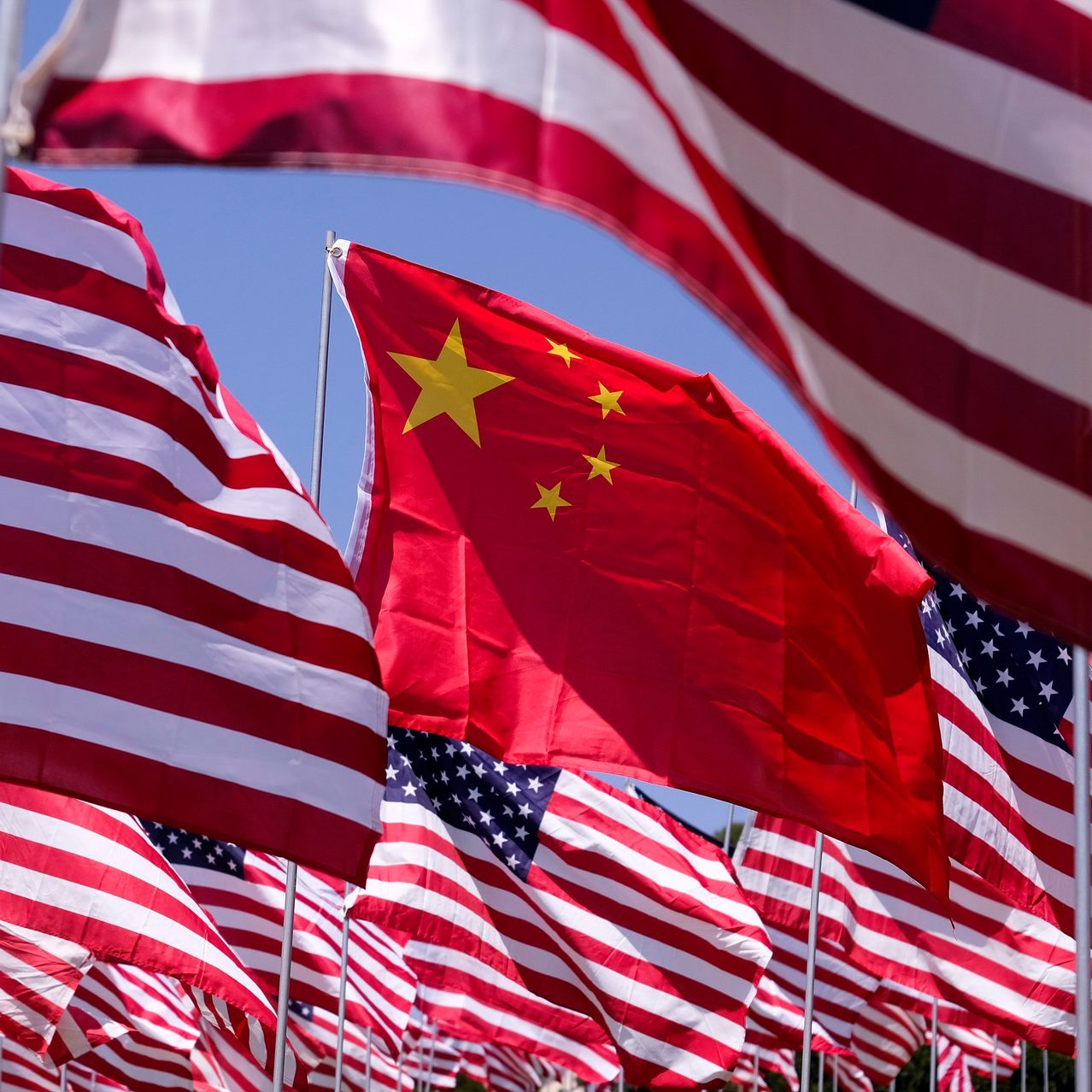 WSJ: Kinh tế Trung Quốc khó lòng vượt Mỹ - Ảnh 2.