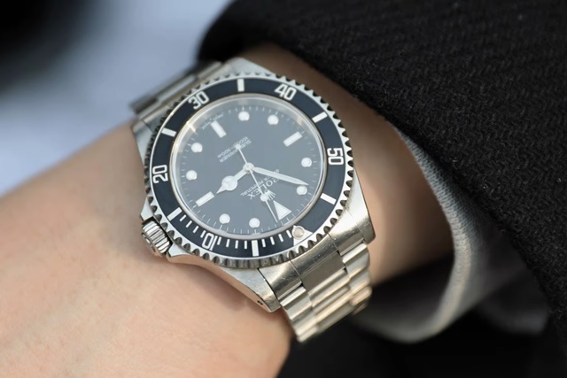 Rolex tiếp tục tăng giá đồng hồ xa xỉ - Ảnh 1.