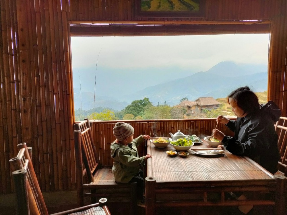 Bà mẹ người Dao cùng con 27 tháng tuổi phượt xuyên Việt, mắc võng, ngủ lều ở giữa rừng - Ảnh 11.