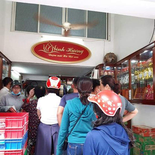 Những hàng bánh Trung thu đúng chất cổ truyền và mang đậm 'hương vị xưa' tại Hà Nội - Ảnh 4.