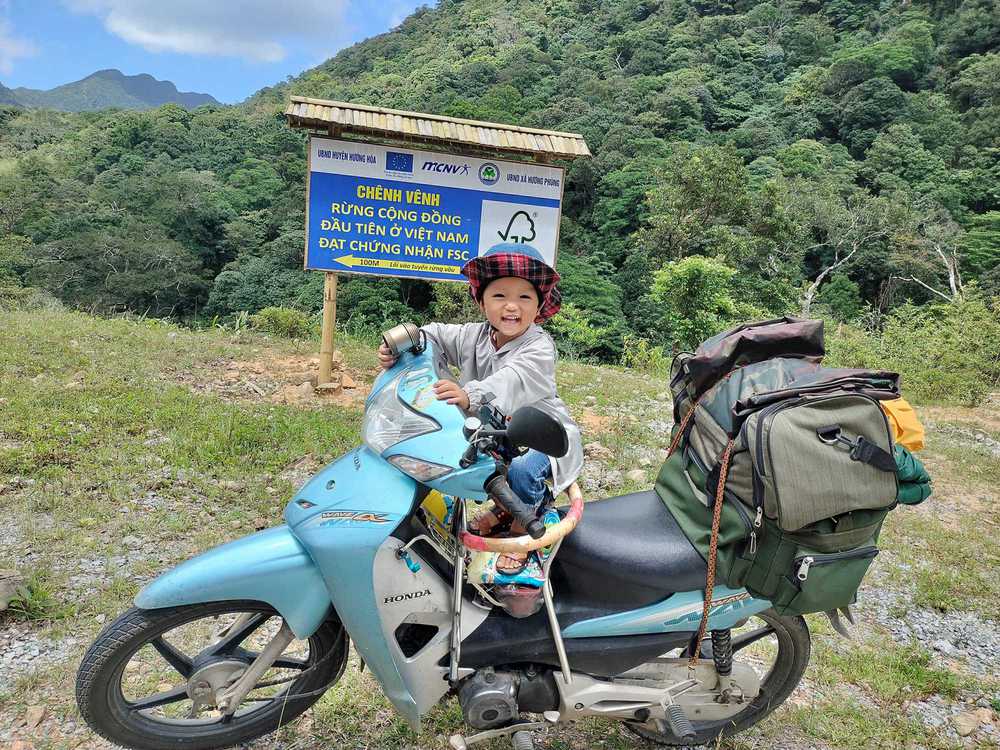 Bà mẹ người Dao cùng con 27 tháng tuổi phượt xuyên Việt, mắc võng, ngủ lều ở giữa rừng - Ảnh 9.
