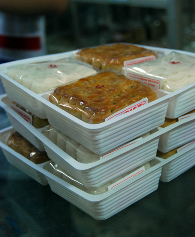 Những hàng bánh Trung thu đúng chất cổ truyền và mang đậm 'hương vị xưa' tại Hà Nội - Ảnh 9.