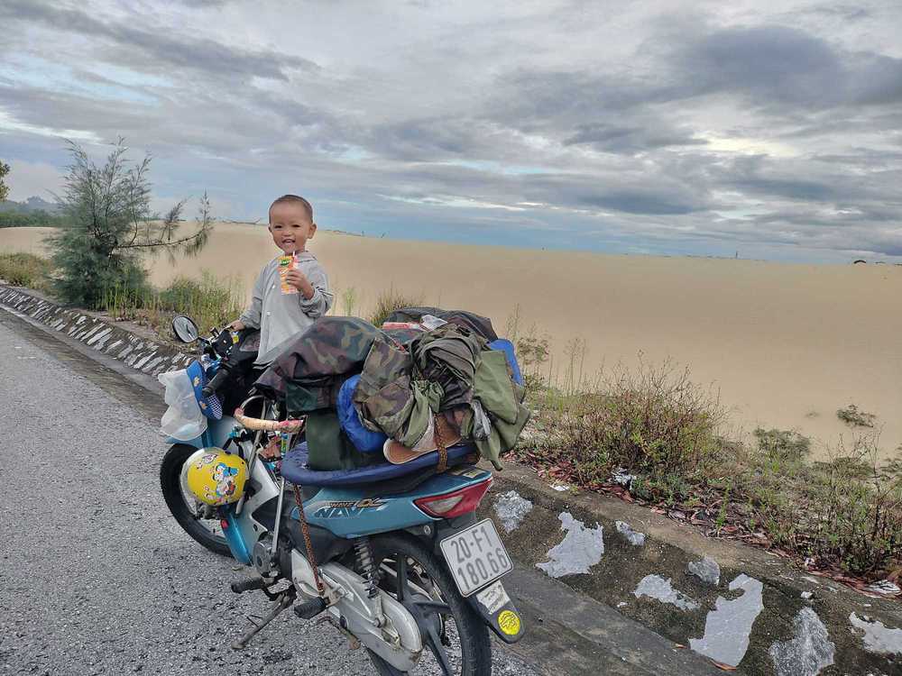 Bà mẹ người Dao cùng con 27 tháng tuổi phượt xuyên Việt, mắc võng, ngủ lều ở giữa rừng - Ảnh 10.