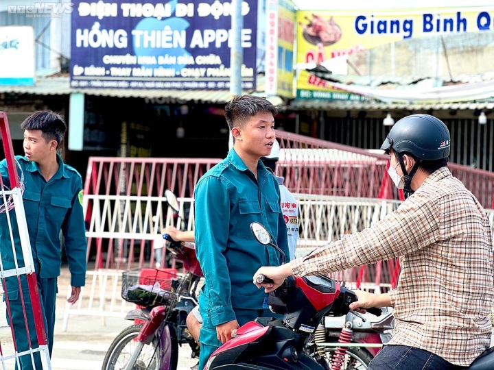 Ảnh: Một ngày sau vụ cháy quán karaoke ở Bình Dương - Ảnh 5.