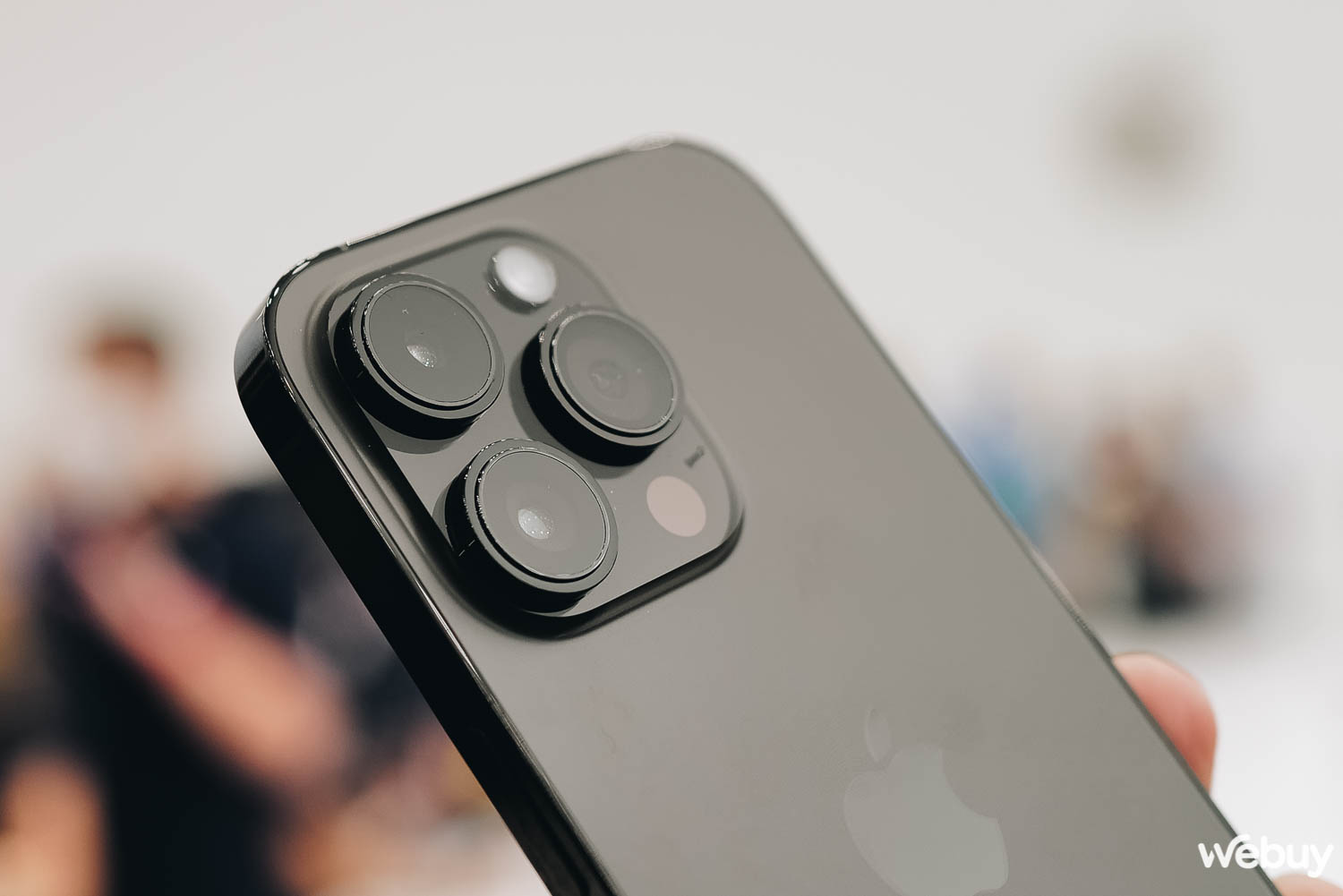 Cận cảnh iPhone 14 Pro tại sự kiện Apple: Thiết kế 'Dynamic Island', màu tím mới, loại bỏ khay SIM, giá không đổi - Ảnh 10.