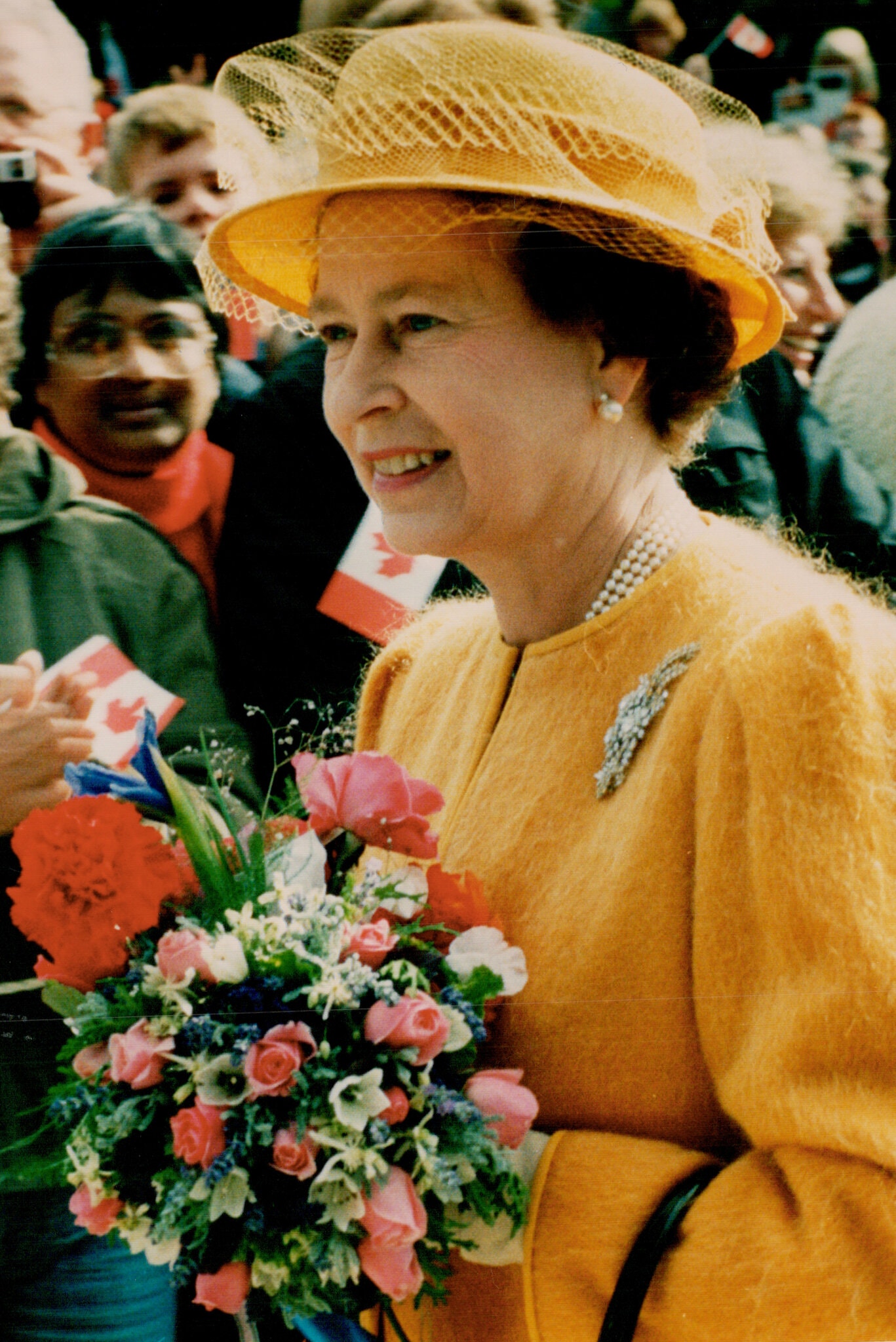 Bí mật đằng sau gu thời trang của Nữ hoàng Anh trong 70 năm trị vì: Dùng trang phục để thể hiện quyền lực - Ảnh 8.