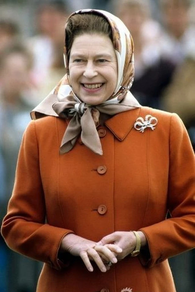 Bí mật đằng sau gu thời trang của Nữ hoàng Anh trong 70 năm trị vì: Dùng trang phục để thể hiện quyền lực - Ảnh 14.