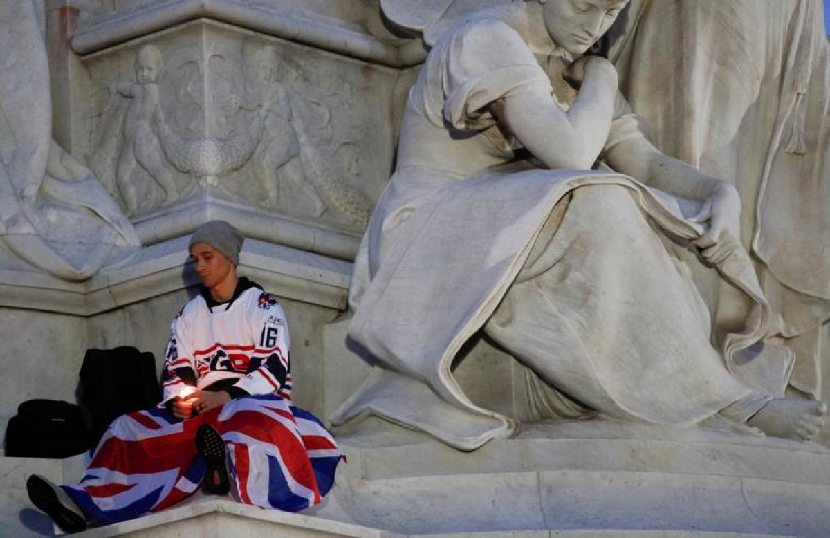 Người dân và Hoàng gia Anh bày tỏ sự tiếc thương đối với Nữ hoàng Elizabeth II - Ảnh 8.