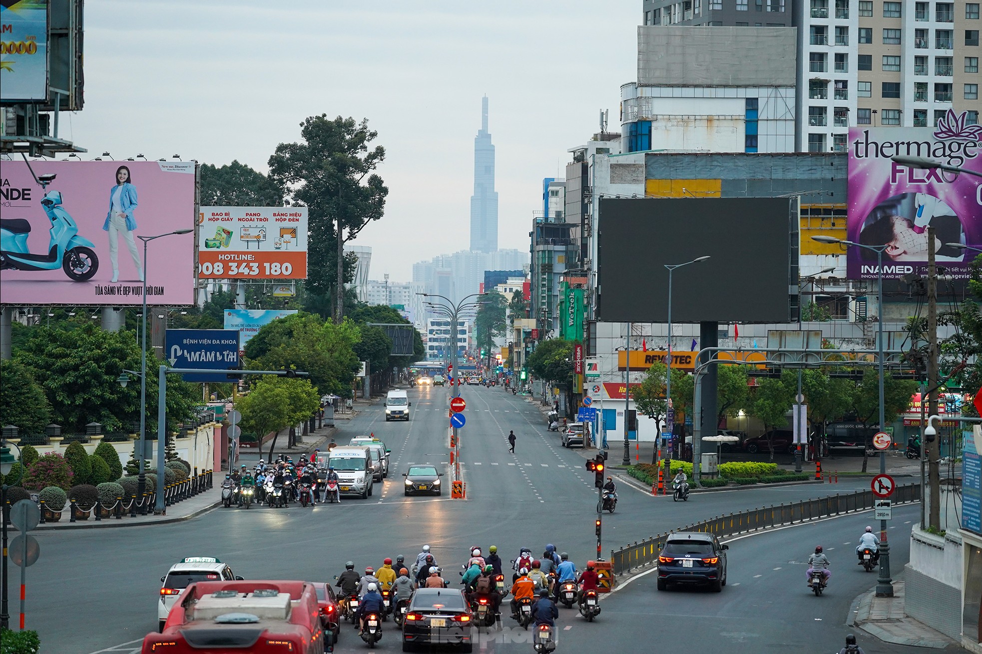 Có một TPHCM rất khác trong sáng đầu năm 2023 - Ảnh 5. Có một TPHCM rất khác trong sáng đầu năm 2023 - Ảnh 5.