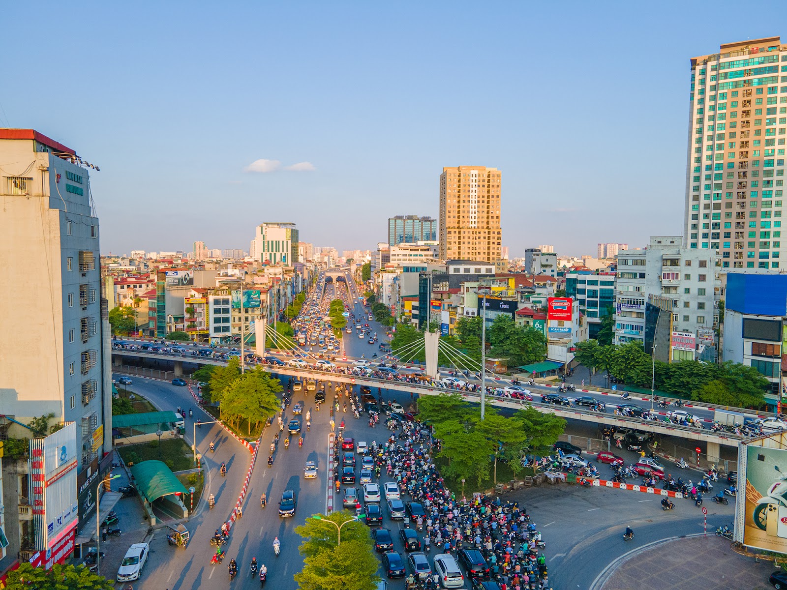 Diện mạo quận thu ngân sách lớn nhất, mật độ dân số cao nhất Hà Nội - Ảnh 4.