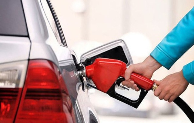 Ngày mai, giá xăng có thể giảm 100 - 200 đồng/lít - Ảnh 1. Ngày mai, giá xăng có thể giảm 100 - 200 đồng/lít - Ảnh 1.