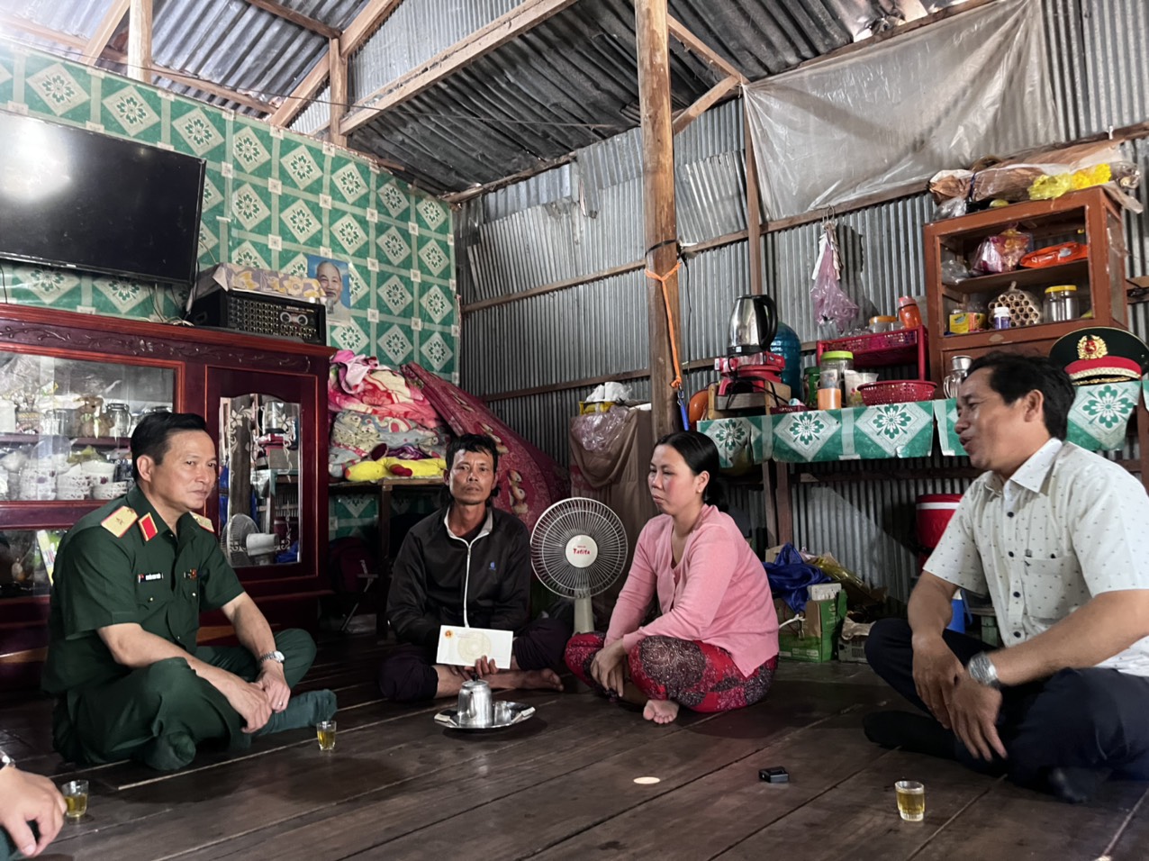 CHÙM ẢNH: 11 ngày đêm nỗ lực đưa bé trai lọt vào trụ bê-tông ở Đồng Tháp lên mặt đất - Ảnh 10.