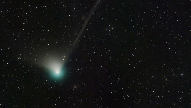 Sao chổi phát vầng hào quang màu xanh lá cây sau 50.000 năm - Ảnh 1.