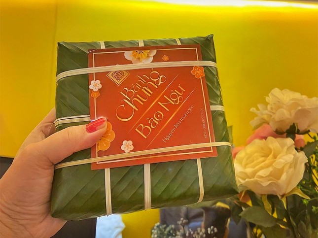 Mới lạ bánh chưng Tết vị caramel, nhân bào ngư - Ảnh 2.